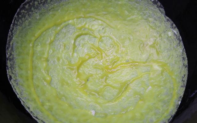 脆皮蛋卷的家常做法，皮蛋卷的做法窍门（手把手教你做酥香解馋的脆皮鸡蛋卷）