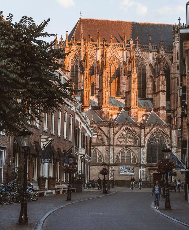 欧美图片街景美图日落，欧美夕阳图片（欧洲街头黄昏日常）