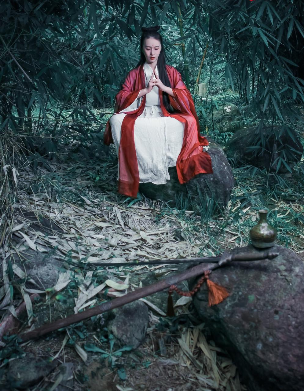 又一村美文，赞美诗歌走了一村又一村（让“巨婴”走出精神哺乳期）