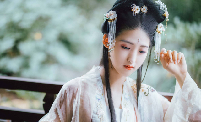 沉鱼落雁是什么意思,沉鱼落雁的意思(闭月羞花沉鱼落雁的意思)