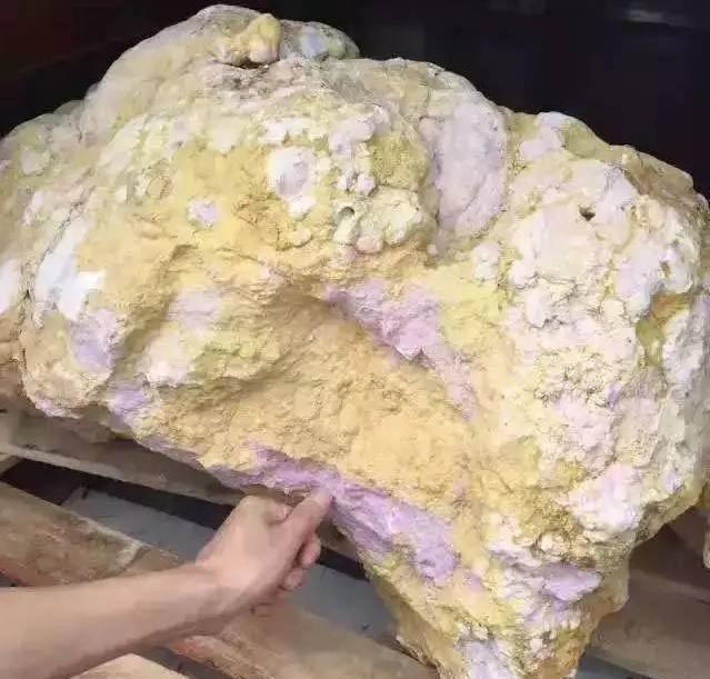 紫云母适合什么人佩戴，紫云母手镯的功效和作用（宝石新星——紫云母）