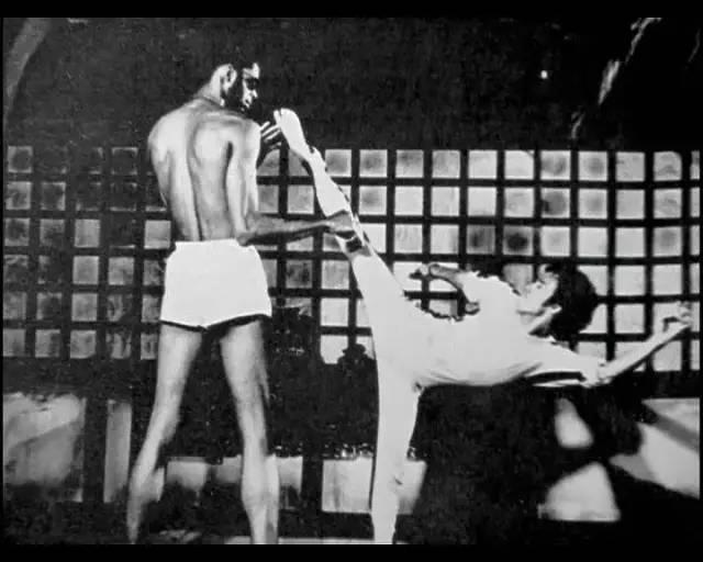 梦见螳螂什么寓意，梦见螳螂什么寓意呢（为什么李小龙的妻子在李小龙去世后）