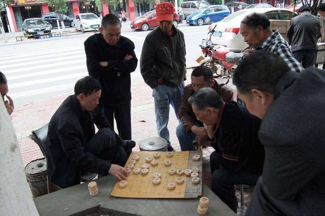 当头炮的走法叫什么，如何下一手好象棋（很多人下象棋先手第一步走当头炮）