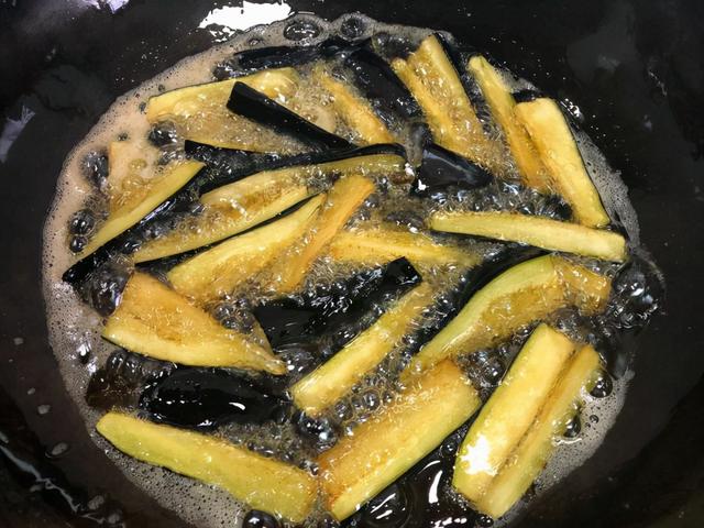 干花蛤怎么做汤才美味，花蛤肉怎么做汤（和裙带菜做成汤）