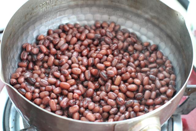 红豆山药的功效与作用及食用方法，红豆山药的功效与作用及食用方法视频（山药加红豆做成这面食）