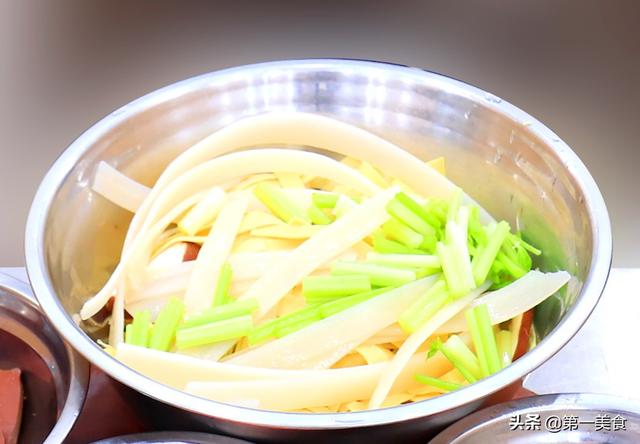 毛血旺配料都有什么，毛血旺用什么配料（厨师长分享饭店毛血旺做法）