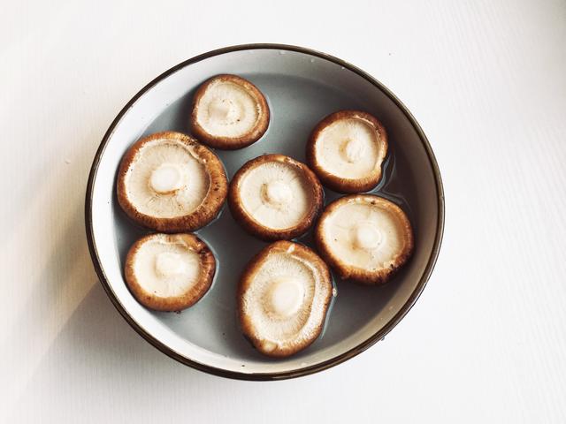 香菇正确的清理方法，正确方法可让脏东西乖乖溜走