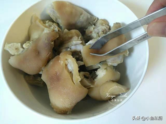 电饭煲焖猪脚做法，电饭煲焖猪脚怎么做（一口电饭锅就能搞定）