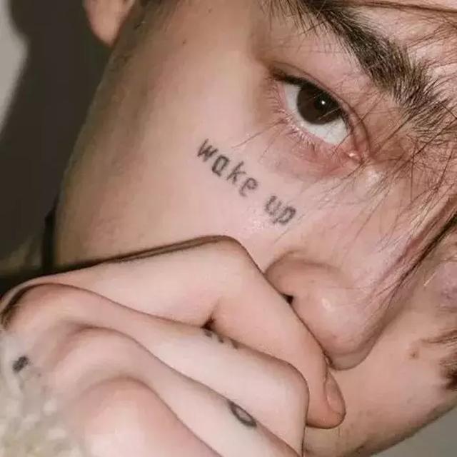 纹身男头像微信，纹身男头像（Trautvein脸上有Wake）