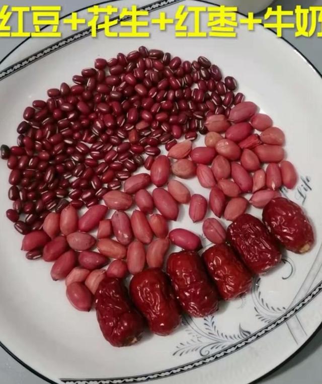 怎样做美味的黄豆花生黑豆浆，黑豆花生豆浆怎么做（最“养人”的5种豆浆组合）