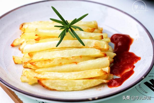 炸薯条的制作方法，如何制作家庭版炸薯条（几滴油炸出一大盘薯条）