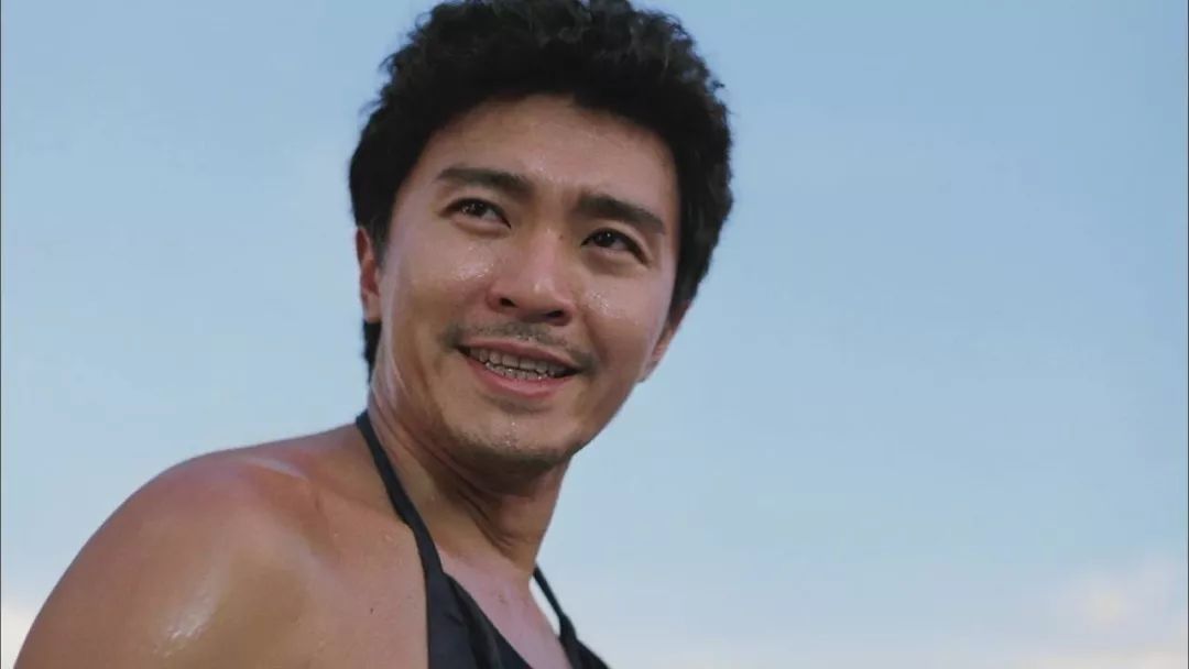 最重要的变化是,这一年周星驰第一次做导演,作品就是《国产凌凌漆》.