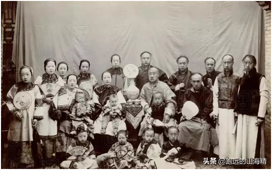 平妻和正妻的区别，古代平妻的子女是嫡出还是庶出（与“正妻”平起平坐的“平妻”）