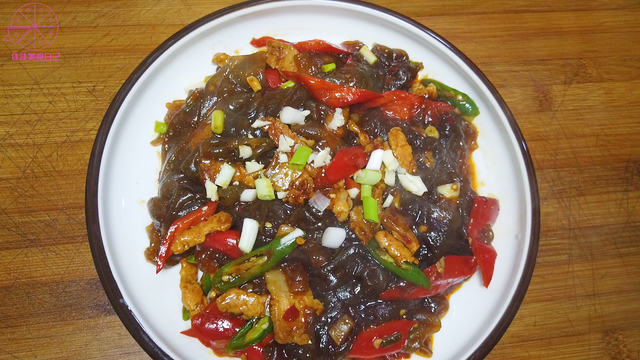 红薯粉皮的家常做法，红薯粉皮的家常做法大全窍门（家常红薯粉皮的制作方法）