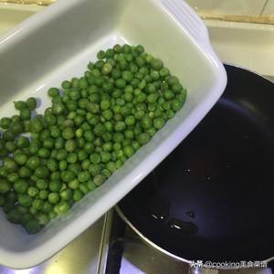 豌豆炒鸡蛋的窍门，豌豆炒鸡蛋的做法步骤窍门（家常鸡蛋菜谱）