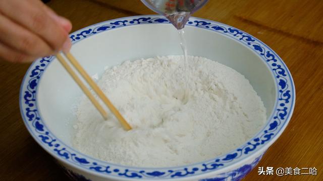 怎样做发面烧饼，怎么发面把烧饼烙得又软又好吃（新手零失败的发面饼做法）