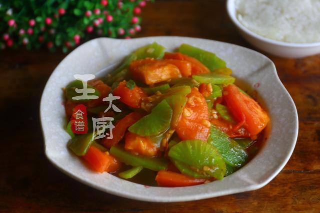 莴笋炒西红柿鸡蛋的家常做法，莴笋番茄炒蛋（适合春季吃的营养餐——番茄炒莴笋）