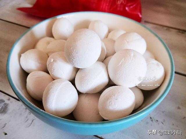 煮汤圆用冷水还是热水，煮汤圆用冷水还是热水下锅（煮汤圆，冷水下锅还是开水下锅）