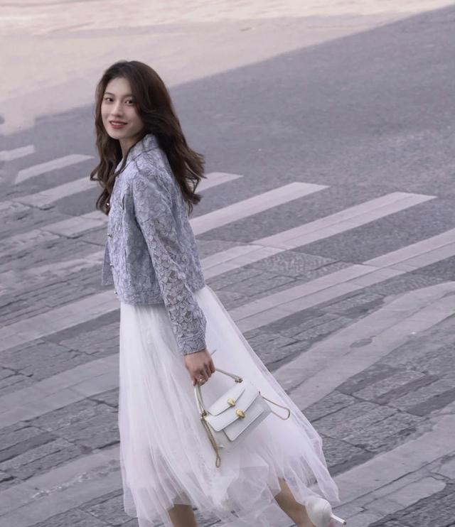 纱裙配什么上衣好看,纱裙的上衣搭配(让你绽放不一样的美丽)