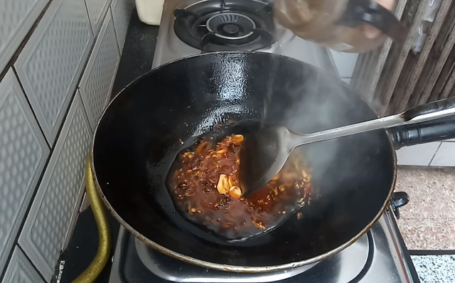 河南面煎茄子的做法，面煎茄子的做法（只需一个茄子就可以搞定一道菜肴）