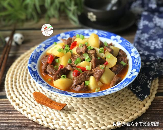 红烧牛肉炖土豆，红烧土豆牛肉的家常做法（这肉再贵也要买）