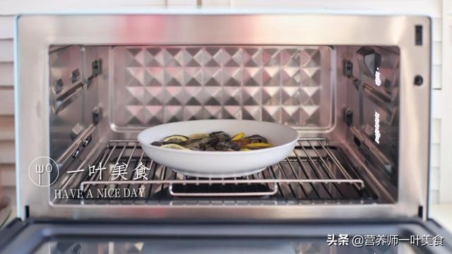 电饭煲和微波炉煮饭哪个更好，微波炉和电饭煲哪个更省电（微波炉、烤箱、蒸箱三合一）