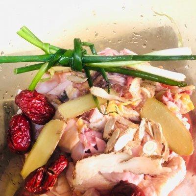 用鲍鱼怎么煲汤，怎样炖美味的鲍鱼汤（10分钟学会，点亮你的餐桌）