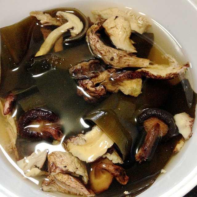 悲伤玉米排骨汤，悲伤的玉米排骨汤（简简单单做一顿排骨汤吧网名）