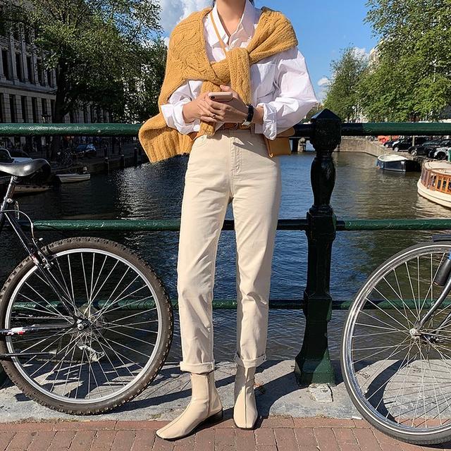 米色鞋子搭配什么颜色裤子和衣服，米色鞋子配什么样的裤子（穿这2种颜色的鞋子是潮流）