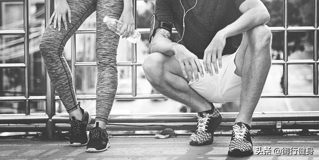 新手该怎么样选择跑鞋，新手该怎么样选择跑鞋鞋子（6个因素了解透，轻松选鞋）