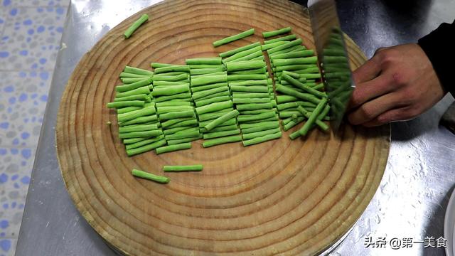 豆角炒肉的家常做法，豆角炒土豆丝的家常做法（厨师长教你一道小炒菜“豆角炒肉”）