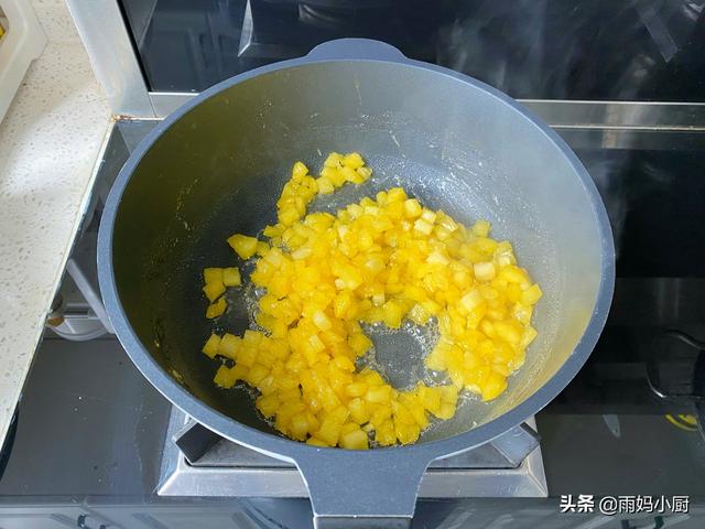 蛋挞菠萝酥制作方法，蛋挞皮菠萝包的做法（香酥掉渣的菠萝酥）