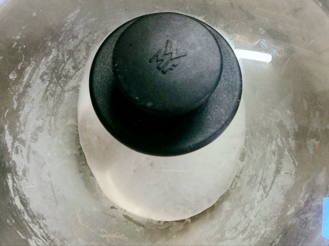 一斤面粉放多少酵母，一斤面粉需要放多少酵母（难怪总失败还有酸味）