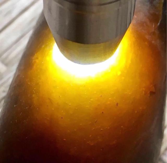 略显含蓄低调的钙铝榴石，钙铝榴石图片（翡翠的天敌——凉水石到底是什么东西）