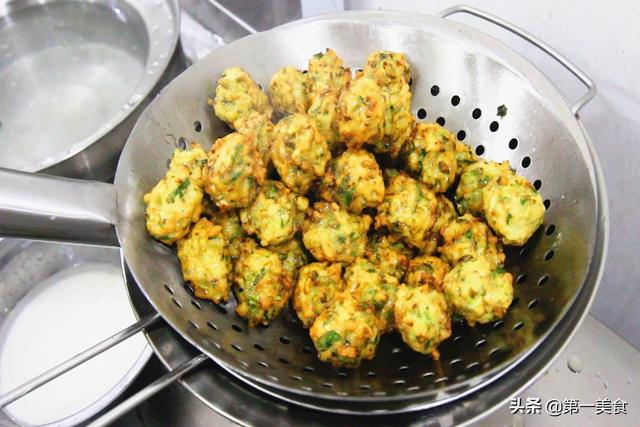 炸萝卜丝丸子，怎样炸萝卜丸子又脆又好吃窍门（不吸油不回软、外酥里软还开胃）