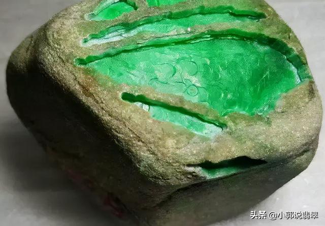 什么是真正翡翠原石，什么是真正翡翠原石图片（这样做你也能轻松辨别翡翠原石的真假）