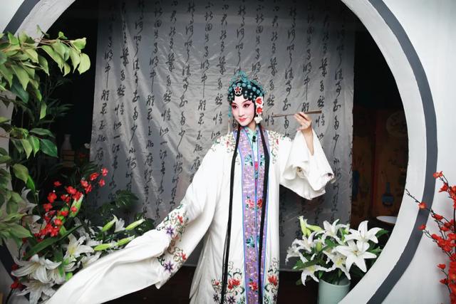 服装设计与工程冷门吗，服装设计属于冷门学科吗（湖南姑娘报考北大考古系）