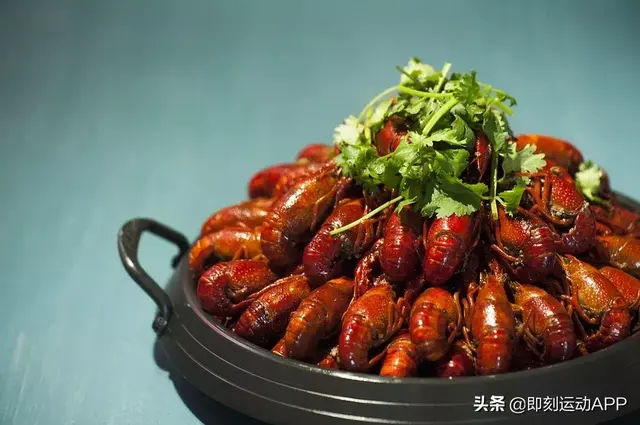 麻辣小龙虾热量高吗，麻辣小龙虾热量高吗长春（减脂期不能吃小龙虾）