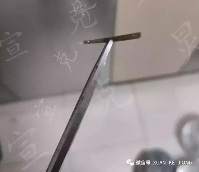 为什么被魟螫后会中毒，被毒蛇咬了会被毒死吗（我被一条魟鱼给刺伤了）