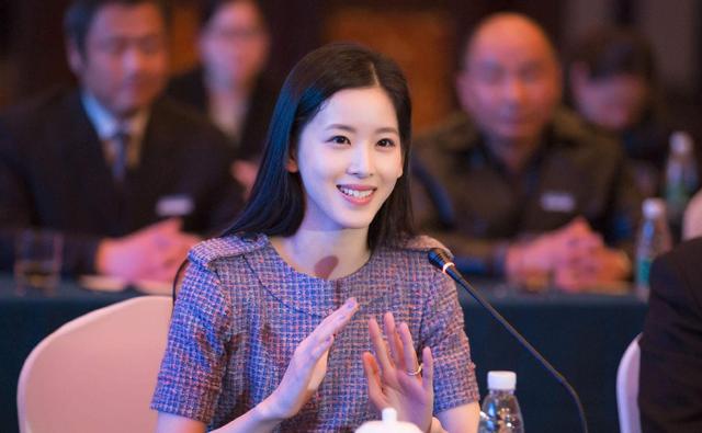 奶茶妹妹章泽天，奶茶妹妹章泽天近照曝光（“奶茶妹妹”章泽天的上位史）