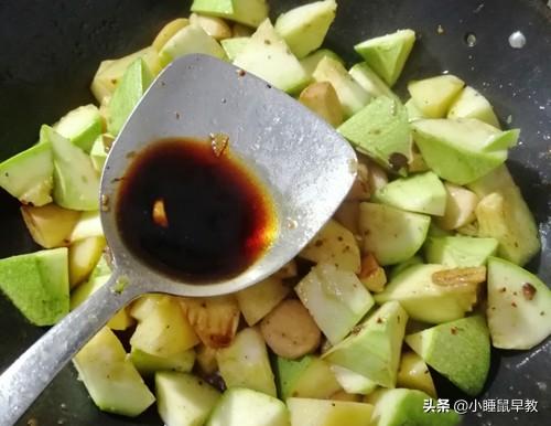 荀瓜怎么炒好吃，怎样素炒荀瓜（却做出鲜香美味超好吃的下饭菜）