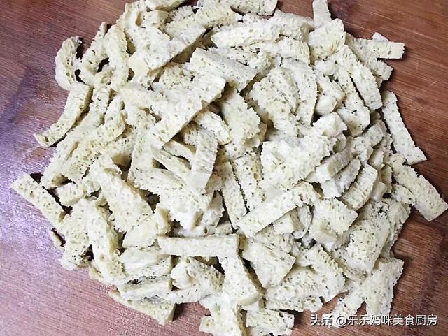 凉皮怎么炒好吃，怎样做炒凉皮好吃（在家做个陕西特色的炒凉皮）