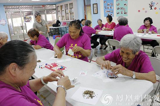 端午节香包如何制作，端午节香包制作方法（慈济教大家用中药材制作端午香包）