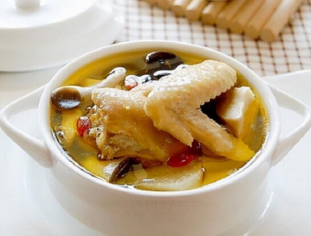 鸡汤炖豆腐，千万不要把蘑菇和豆腐一起煮（牢记“3放2不放”）