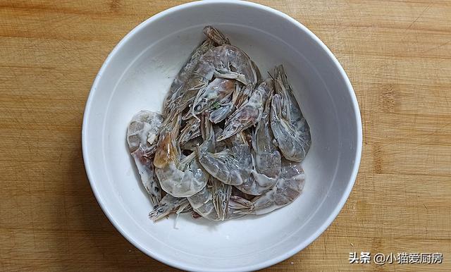 干锅大虾怎么做，干锅虾的做法（下酒又下饭一大锅不够吃）
