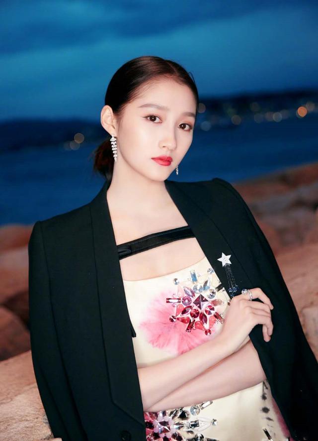 高鼻子和塌鼻子图，女生高鼻梁好看还是塌鼻梁好看（公认“巨丑”的3种鼻型）
