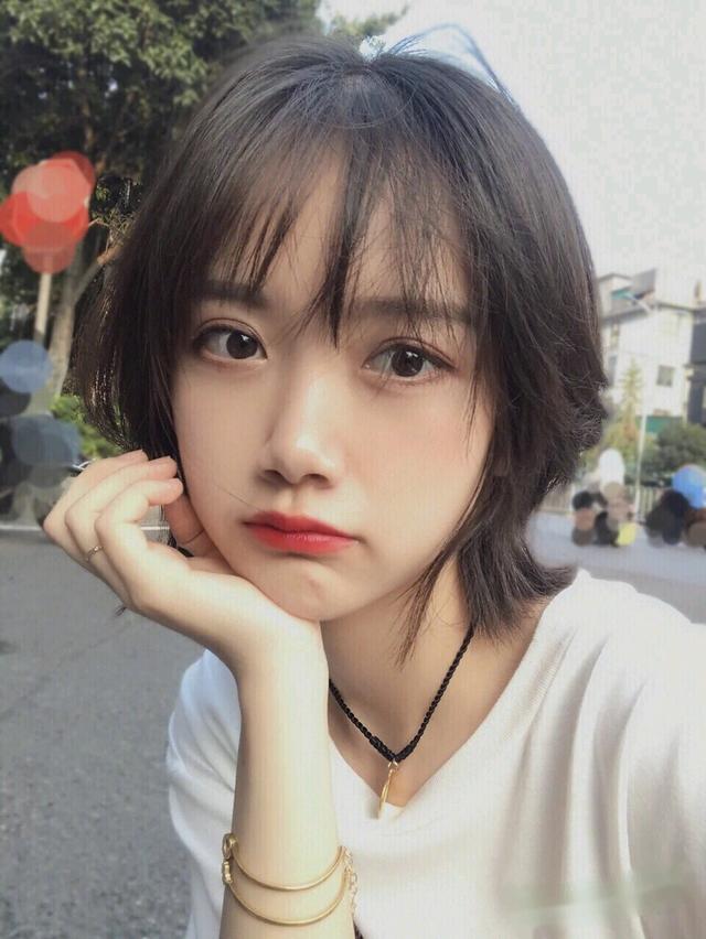 方脸适合短发吗，方脸适合什么发型女短发（夏季来一个清爽“短发”）