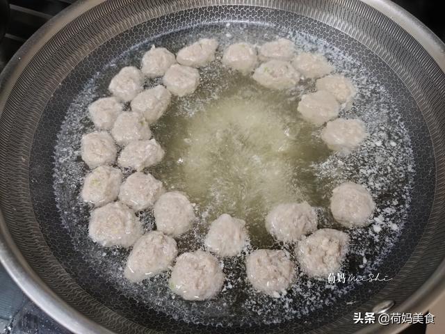 白菜丸子汤怎么做，给孩子煮一锅白菜肉丸汤