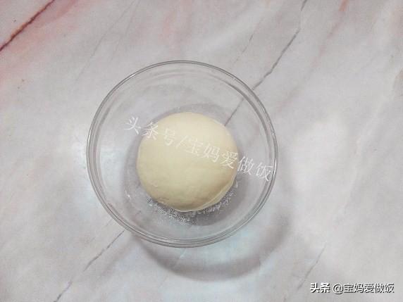豆沙馒头的花样做法，豆沙卷花馒头的做法（香甜松软的奶香豆沙小馒头）
