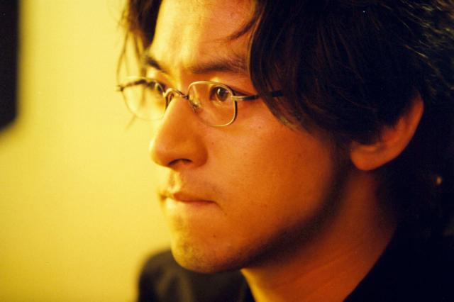 其实在《老男孩》之前,崔岷植就出演过一出经典的复仇电影,而且是非常